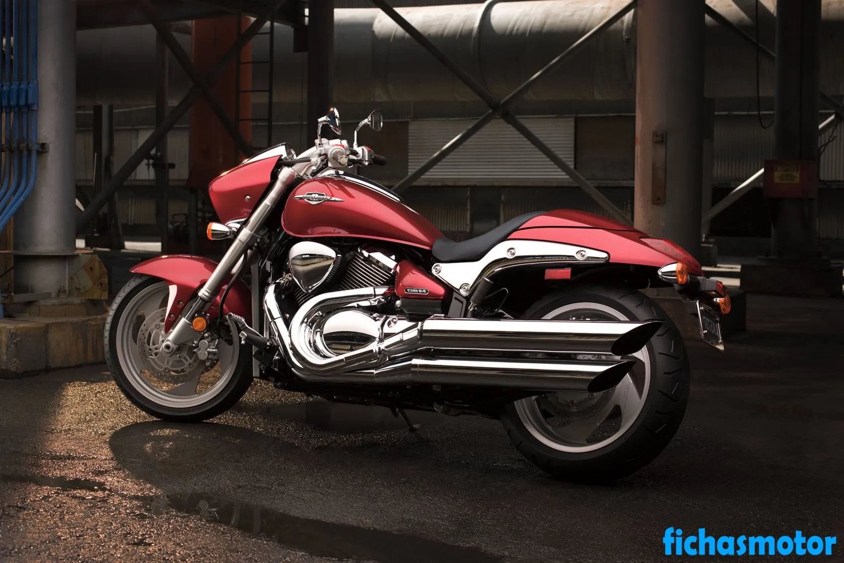 2009 model Suzuki boulevard m90 motosikletin görüntüsü