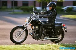 Image of the Suzuki boulevard s40 2007 motorcycle