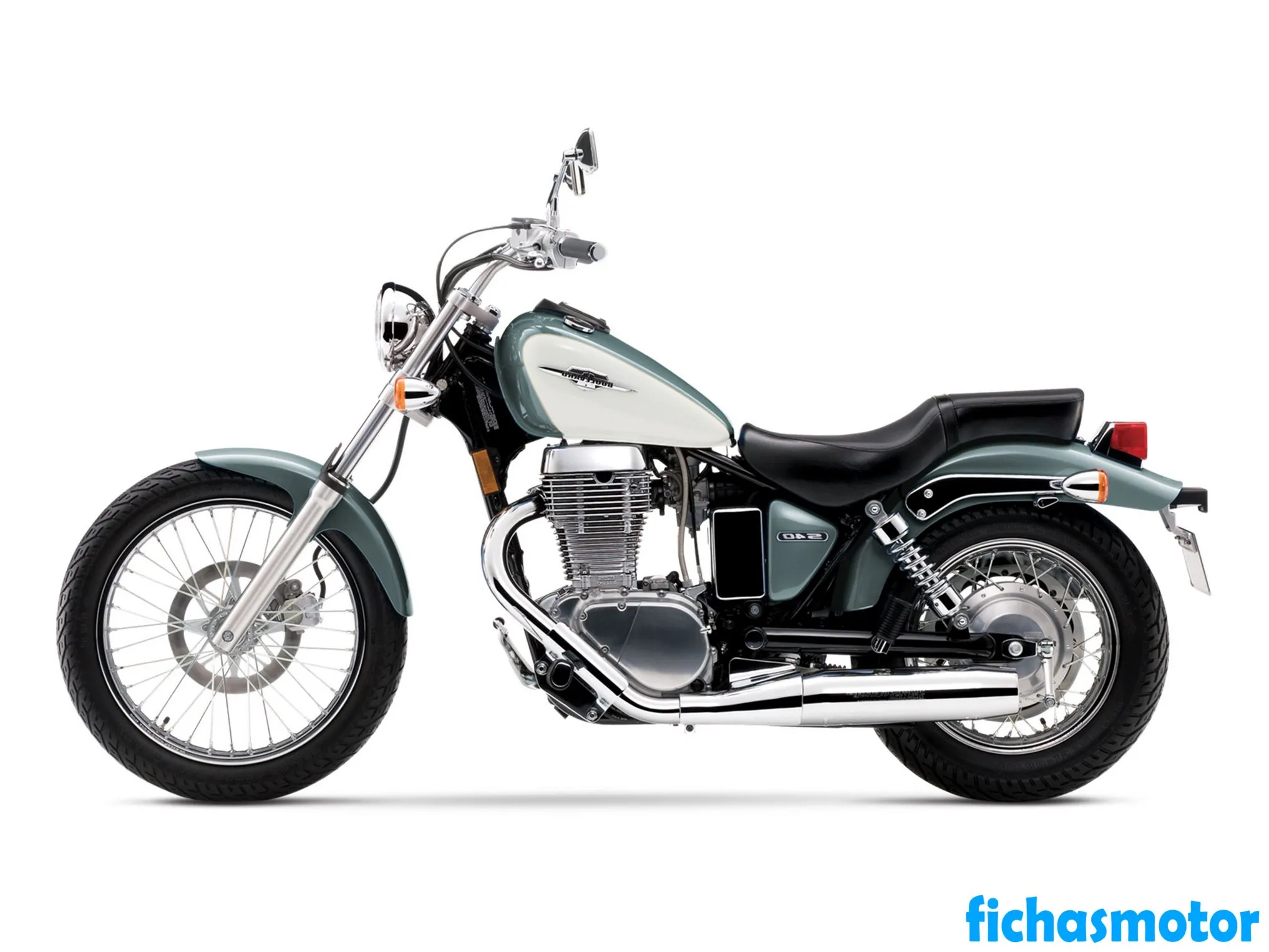 2014 model Suzuki boulevard s40 motosikletin görüntüsü