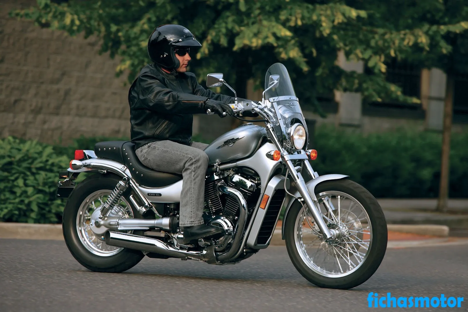 Изображение на мотоциклета Suzuki boulevard s50 на 2008 г