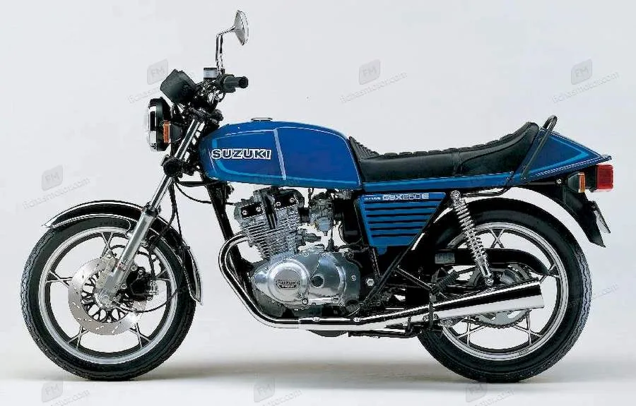 Imaginea motocicletei Suzuki gnx 250 e a anului 1985