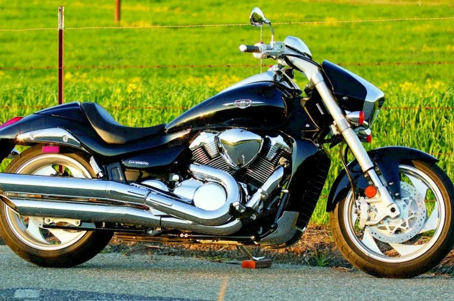 2014 model Suzuki intruder Classic 400 motosikletin görüntüsü