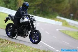 Suzuki SV650 2020 摩托车的图像