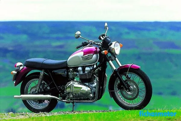 Imagen de la moto Triumph bonneville del año 2001