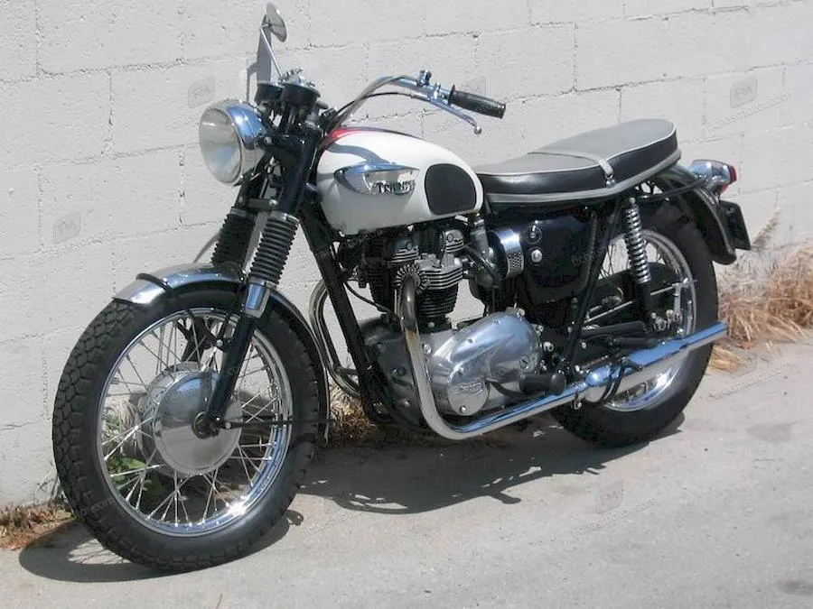 Imaginea motocicletei Triumph bonneville europa a anului 1984