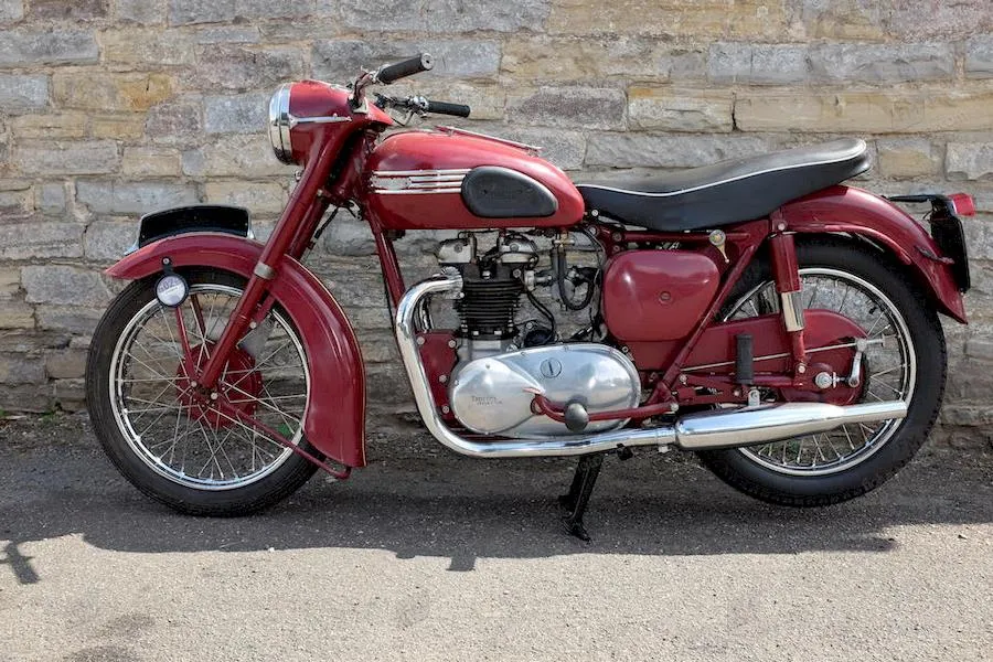 Imaginea motocicletei Triumph speed Twin 5t a anului 1965