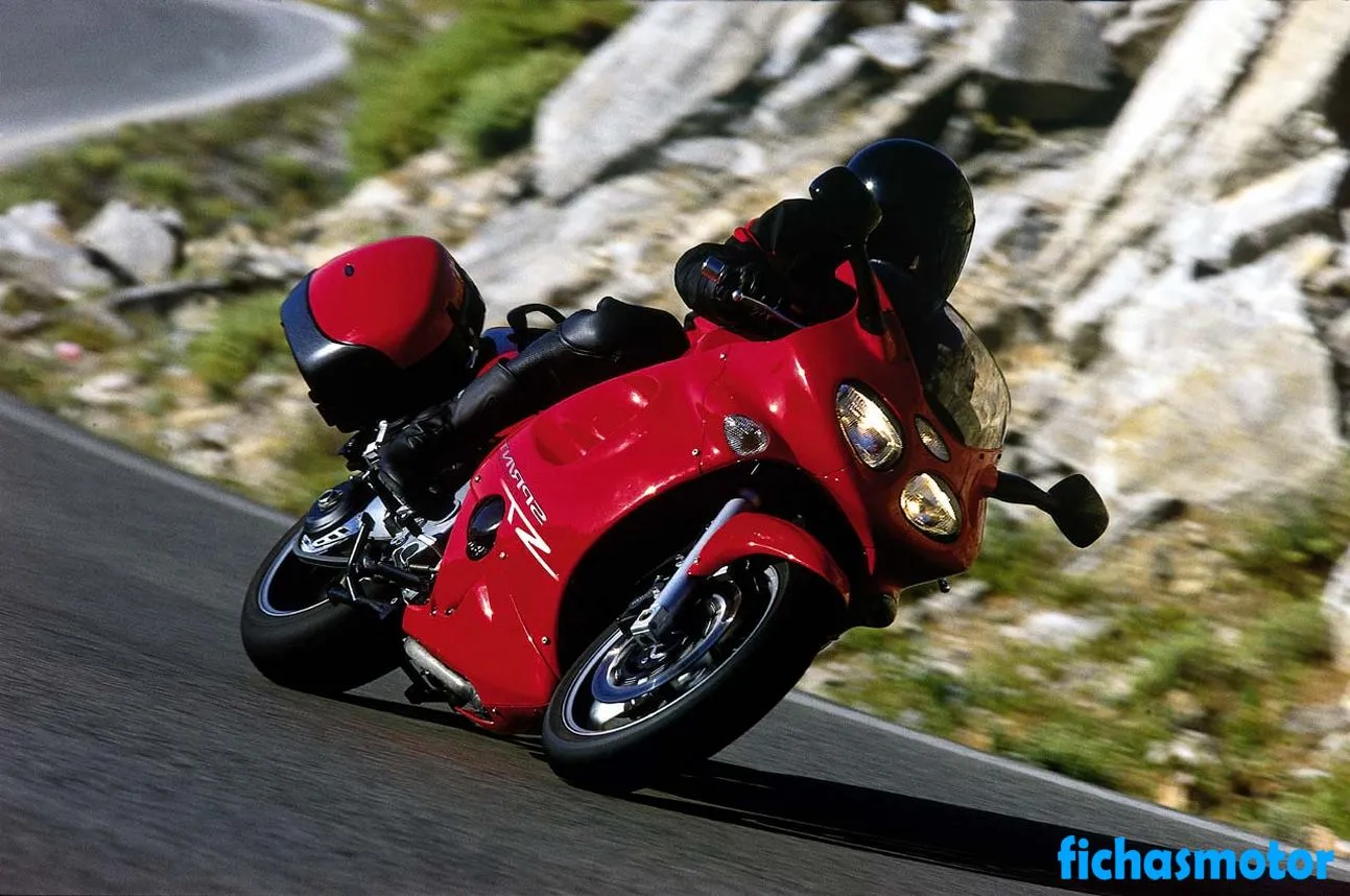 Imagem da motocicleta Triumph sprint st do ano de 2002