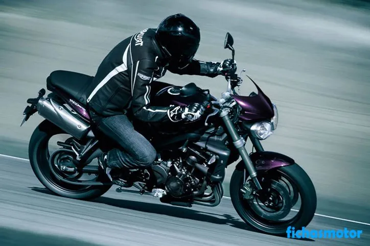 Immagine della moto Triumph street triple dell'anno 2012