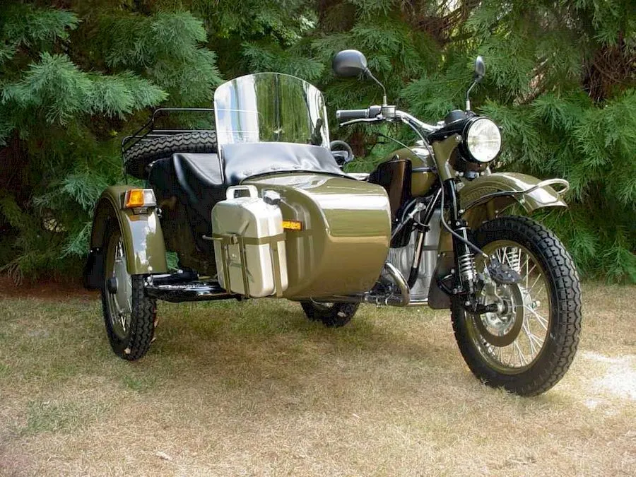 1994 model Ural tourist motosikletin görüntüsü