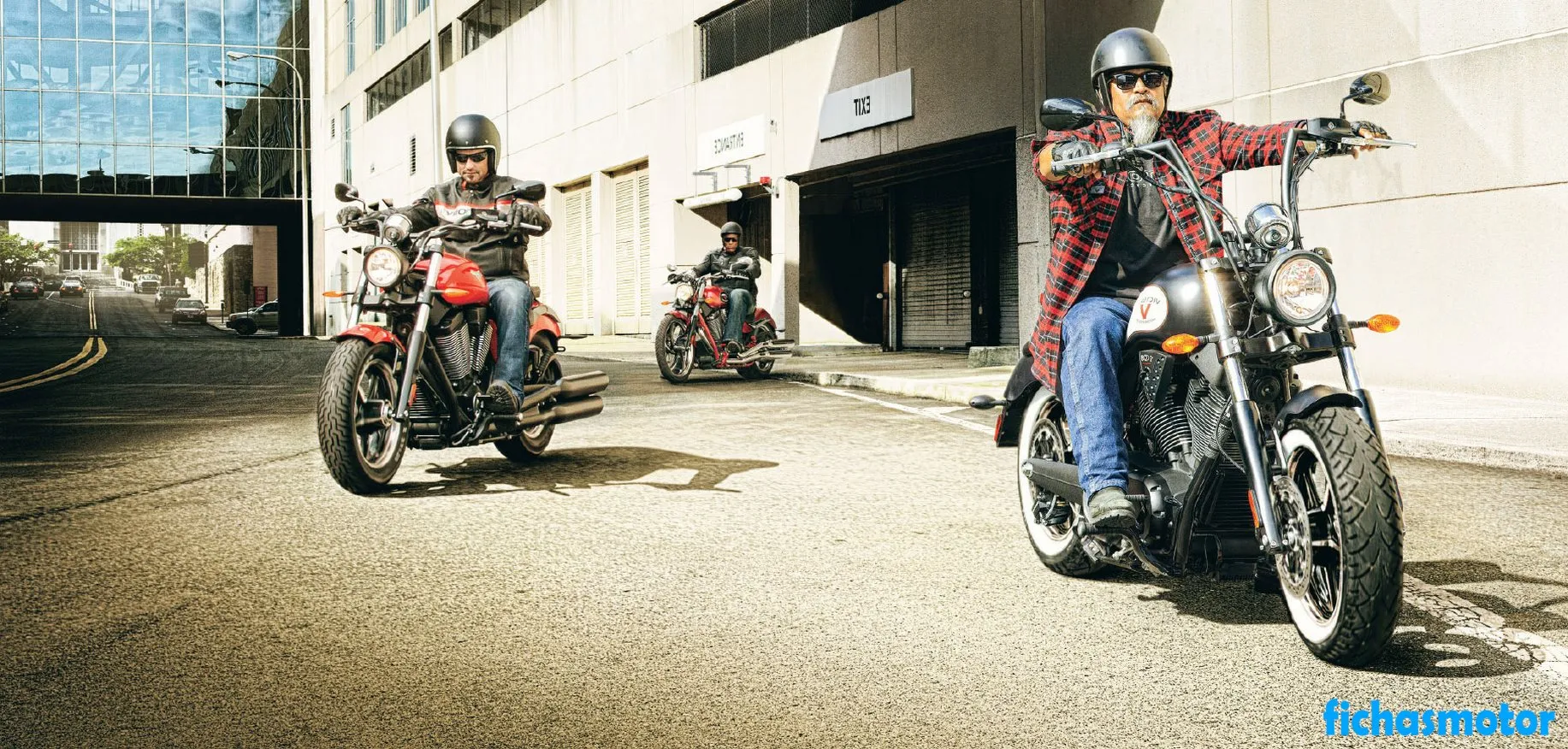 Imagem da motocicleta Victory high-ball do ano de 2014