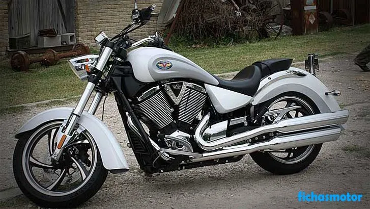 Image of the Victory kingpin motorcycle of the year 2012