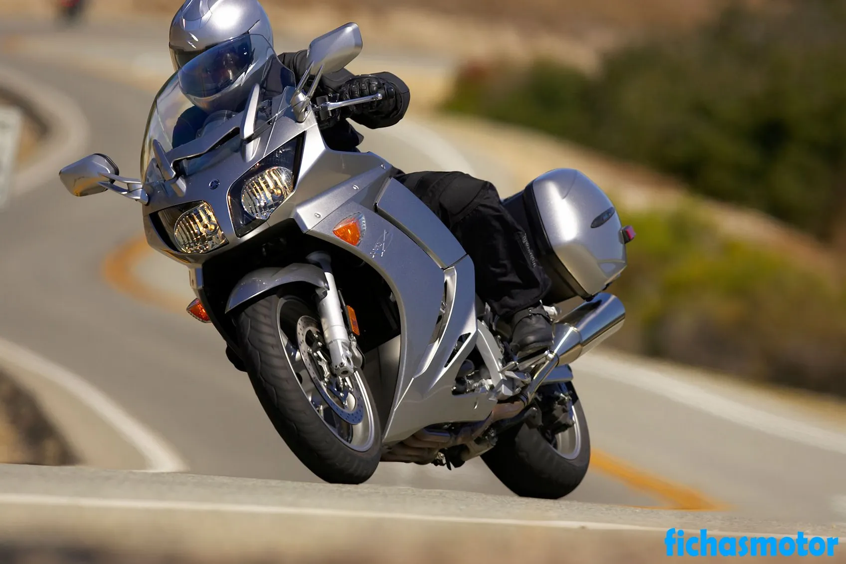 2011年のYamaha fjr1300aオートバイのイメージ