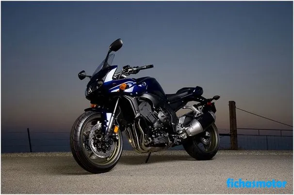 Imaginea motocicletei Yamaha fz1 a anului 2009