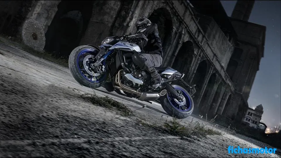 Image of the Yamaha mt-09 street rally abs motorcycle of the year 2015