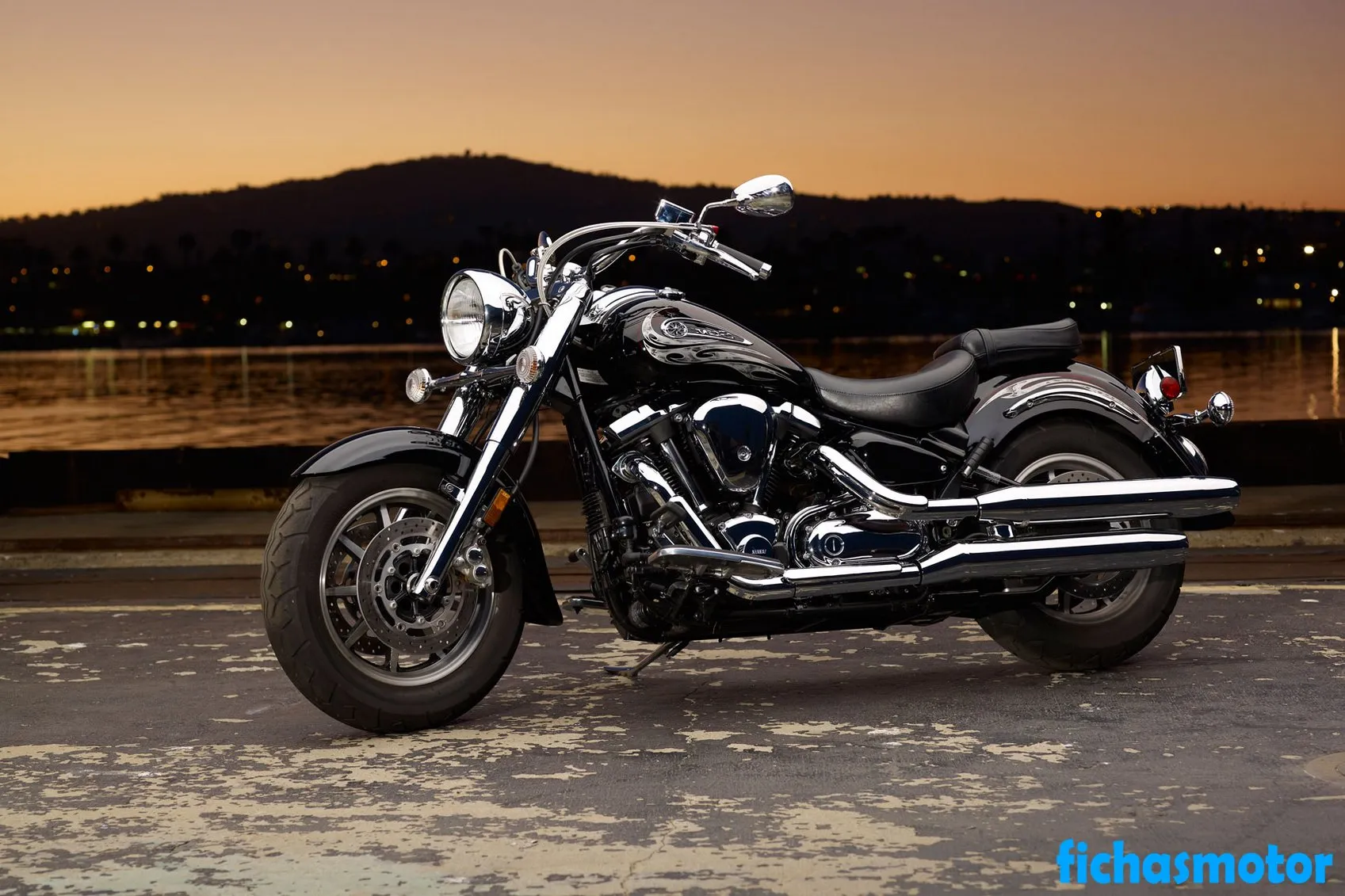 2011 年 Yamaha road star s 摩托车图片