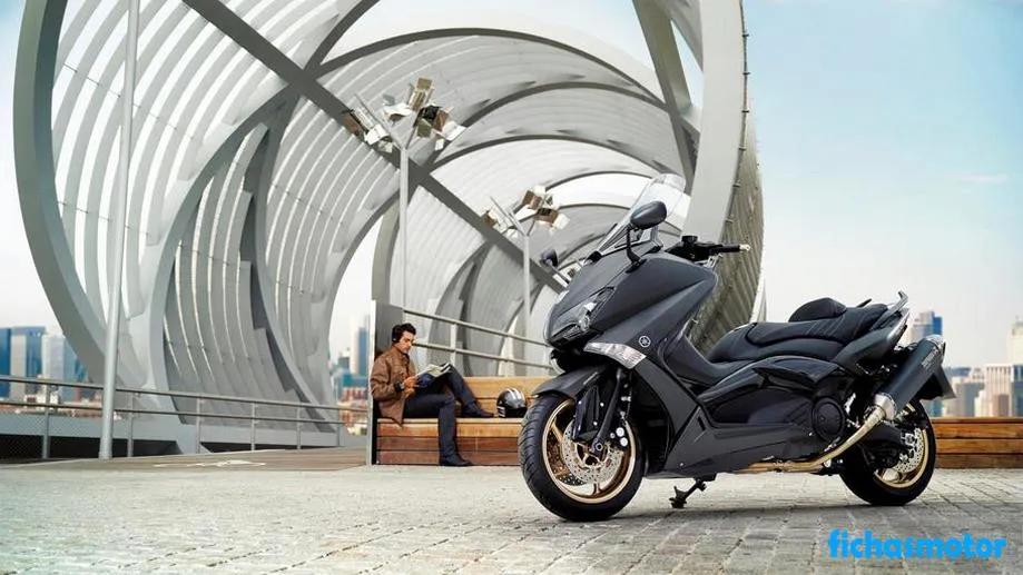 Immagine della moto Yamaha tmax black max dell'anno 2013