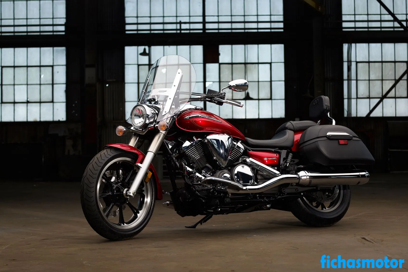 2011年のYamaha v star 950 tourerオートバイのイメージ